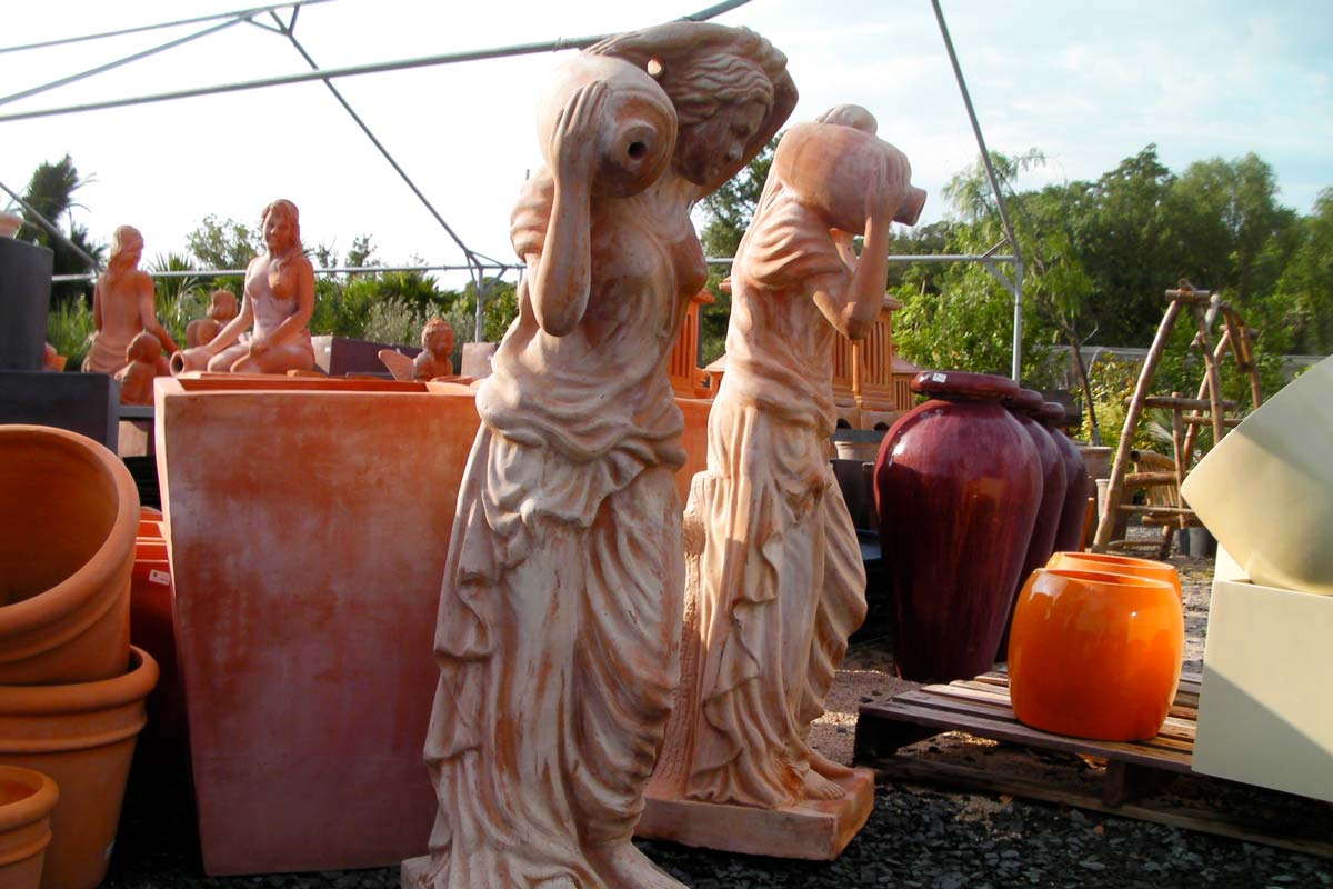 Grand choix de poteries en vente à la jardinerie